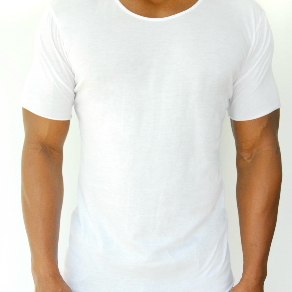 Men’s Black T-Shirt ( L. Is the brand name)